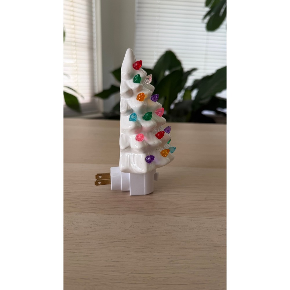 White Ceramic Christmas Tree Night Light Multi Color Vintage Style 120V - Picture 4 of 5